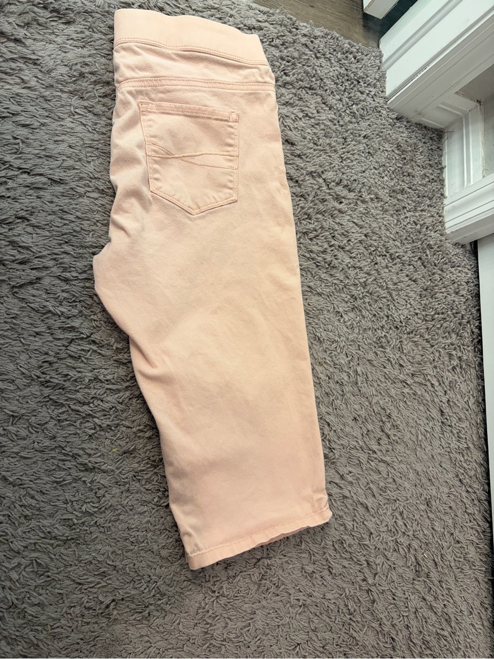 Gloria Vanderbilt Capris in Soft Blush